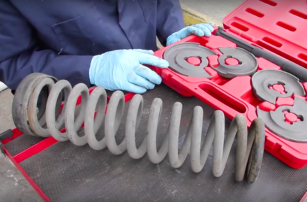 Mercedes benz hot sale coil spring compressor